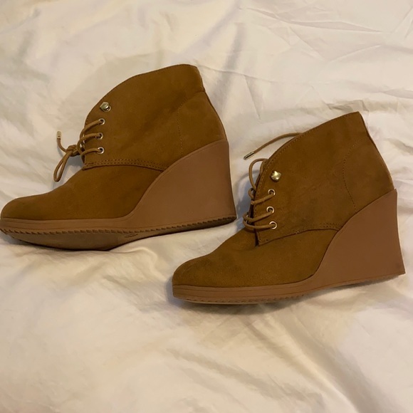 Fall Booties size 9 - Picture 1 of 5